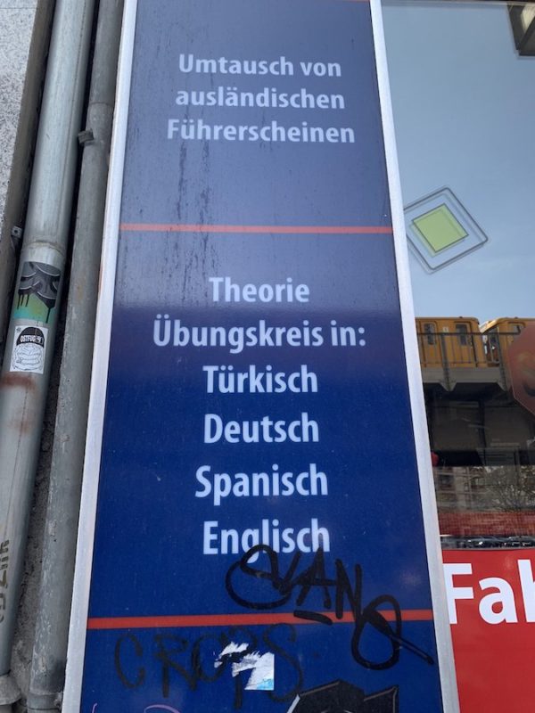 Fahrschule einmal auf Deutsch