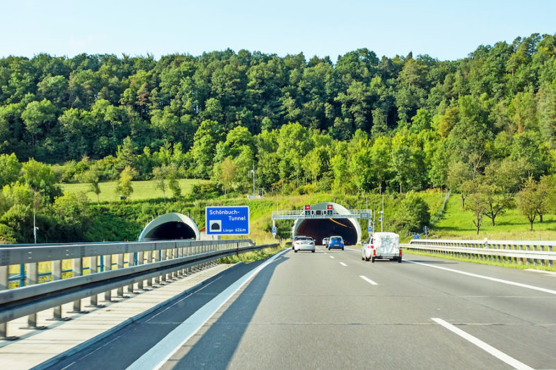 Tunnel und Mautstraßen