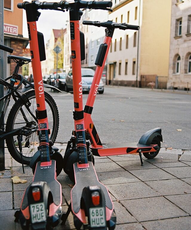 E-Scooter: Die Bilanz zeigt, wie häufig gegen die Verkehrsregeln vestoßen wird.